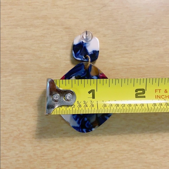 Square multicolored acrylic dangle earrings - Picture 3 of 4